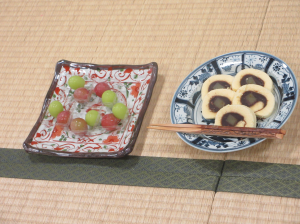 本日のお菓子（タルトとブドウ）