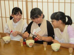 楽しく教え合う子ども達