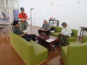 資料を元に前もって説明をされる講師