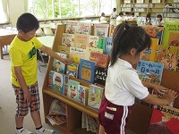 購入図書による学習の様子1