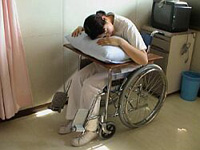 半腹臥位の画像